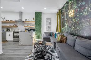 Jungle oasis themed home. Close to Everything! - Image 3