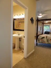 Upscale Sea View with A/C - Image 3