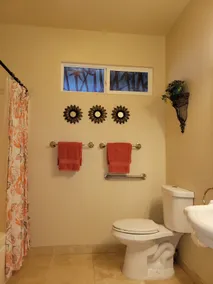 Upscale Sea View with A/C - Image 5