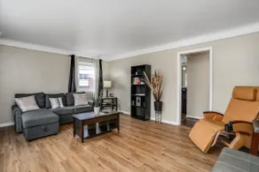 Esther's Place - Image 4