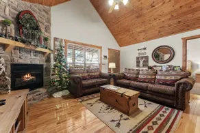 Screened Deck: Cozy Branson West Cabin! - Image 4