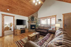 Screened Deck: Cozy Branson West Cabin! - Image 3
