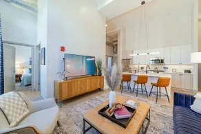 The Cornerstone - Designer 4BR Flat in Bucktown/WP - Image 2