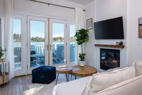 Waterfront Getaway on Amazing Motor Boats Lake - Image 5