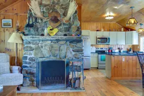 Whispering Pines Lakeside Cabin - Image 4