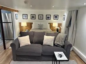 Luxury 5 minutes from the Airport! - Image 2