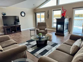 Water's Edge Cottage - Image 3