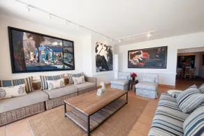 Luxury Beachfront Villa: Breathtaking Ocean Views - Image 3