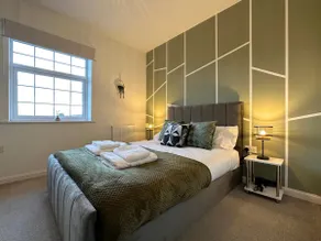 Stylish 1 Bedroom Apartment with Sofa Bed - Opposite Racecourse, Near City Centre and Hospital - Image 2