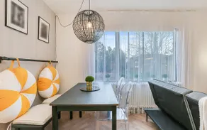 Modern One Bed - Free Parking - Image 4