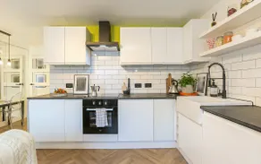 Modern One Bed - Free Parking - Image 3