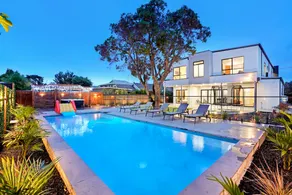 Amazing Backyard - MAX Entertain Beachside Retreat - Image 2