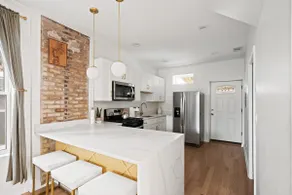 Duplex Luxury Apartment with King Suite - Image 4