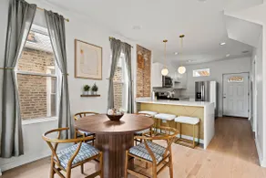 Duplex Luxury Apartment with King Suite - Image 3