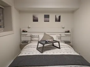 Modern/Stylist-2 Bed Private Suite near LEC - Image 2