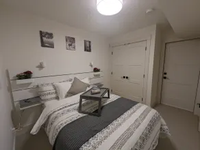 Modern/Stylist-2 Bed Private Suite near LEC - Image 3