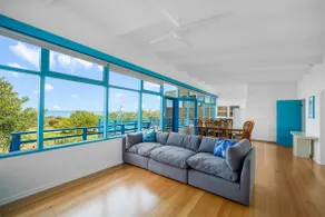 The Blue Pearl - opposite the beach! - Image 4