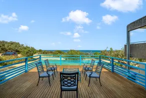 The Blue Pearl - opposite the beach! - Image 3