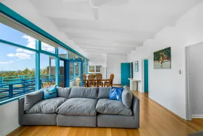 The Blue Pearl - opposite the beach! - Image 5
