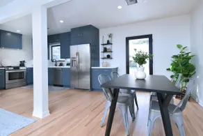 Designer 3-Bed Retreat in Valley Glen - Image 5