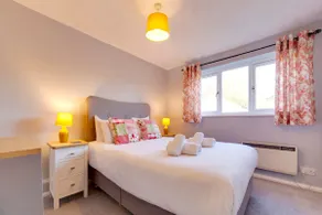 Spacious and cozy flat with Free Parking - Image 3