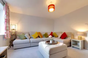 Spacious and cozy flat with Free Parking - Image 2