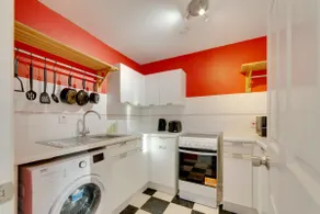 Spacious and cozy flat with Free Parking - Image 4