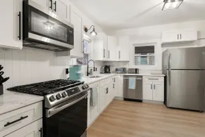 Premier, Modern 4 BR near U of R - Image 2