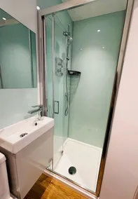 Apartment - Private Bathroom - E - Image 4