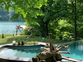 Luxury Lake House & Glamping - Image 5