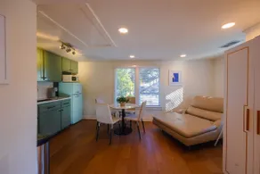 Spacious Guest House in the Heart of the Heights - Image 3