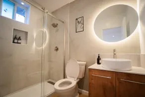 Trendy STuDIO w/Private Patio 10 miles from Disney - Image 4