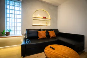 Trendy STuDIO w/Private Patio 10 miles from Disney - Image 2