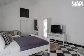 Mudra Manor w/Breakfast & Heated Pool - Image 4