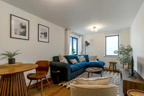 Central 1BD with Free Underground Parking - Image 2