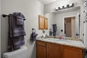 Hidden Gem Top-Floor Unit near Lake Meridian - Image 5