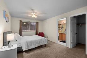 Hidden Gem Top-Floor Unit near Lake Meridian - Image 3
