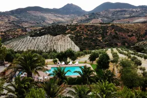 Country house on a private estate - Image 2