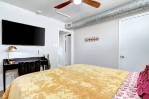 Condo with Pool on 6th st! 8 minutes to DKR! - Image 4