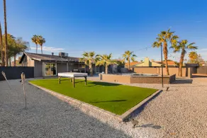 Prime Downtown Oasis Resort Pool: Perfect Getaway! - Image 5