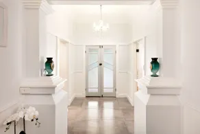 Central Entertainer's Paradise - Image 3