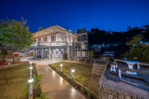 3BD/Sky Parlor/Snooker/TT/HomeCinema/Service/Meals - Image 2