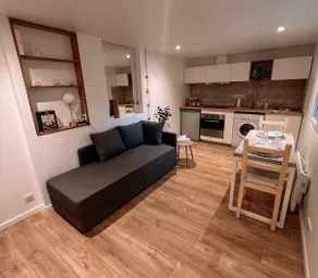 House with garden and air conditioning in Paris - Image 3