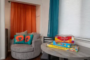 Walk to Downtown- Charming Guest House - Image 5