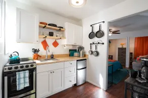 Walk to Downtown- Charming Guest House - Image 2