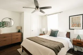 2BR Boho Vintage Gem Close Hospitals & Downtown - Image 4