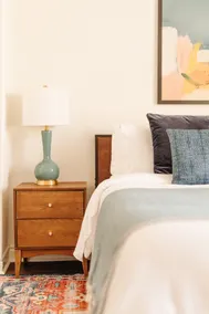 2BR Boho Vintage Gem Close Hospitals & Downtown - Image 5