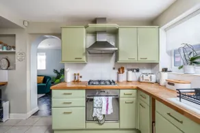 Pass the Keys Stylish Modern 3 bed house with Parking - Image 3