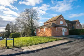 Pass the Keys Stylish Modern 3 bed house with Parking - Image 4