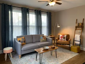 Humble downtown carriage house - Image 5